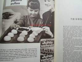 Kotiliesi 1964 nr 1 -mm. Lapsi liikenteessä, Tilkkutäkin valmistus ohjeet, Lena Larsson ja lasten maailma -artikkeli sis. puisen jakkaran teko-ohjeet.