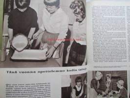 Kotiliesi 1964 nr 2 -mm. Ikkunoiden peseminen talvella, Mauno Pakkanen Poltatko metsätalouden raaka-ainetta?, Onko Amerikkalainen koti kadonnut?, Ebba Brahe