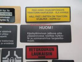 Fiat 90-90, 90-90 DT, 100-90, 100-90 DT, 110-90, 110-90 DT - TSH Hyv. No 379/6005/92 Maahantuoja Agritek Oy -traktorin alkuperäinen tarrasarja