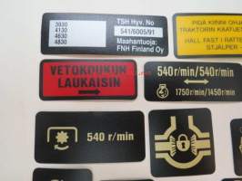 Ford 3930 4130 4630 4830, TSH Hyv. No. 541/6005/91, Maahantuoja FNH Finland Oy -traktorin alkuperäinen tarrasarja