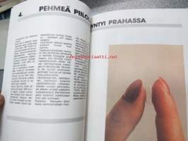 Muoviaika - kertomus aineesta nimeltä muovi