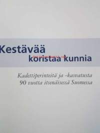 Kestävää koristavaa kunnia - Kadettiperinteitä ja -kasvatusta 90 vuotta itsenäisessä Suomessa