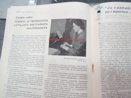 Lotta-Svärd 1944 nr 13, sis. mm. seur. artikkelit / kuvat / mainokset; Kansikuvassa Suomen Marsalkka Mannerheim presidenttinä, Elsi Pelkonen - Luonteen