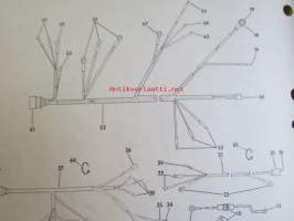 OMC - Stern Drive 800 series Parts 200/230/260 models 1981 - Perämoottorin varaosaluettelo v.1981, Katso kuvista tarkempi malliluettelo ja sisältö.