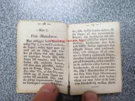 Patience-Spel Innehållande 20 enkla och 40 dubbla läggningar, jämte en graverad Tabell -pasiansseja v. 1834, miniatyyrikokoinen kirja