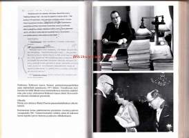 Presidentin ministeri : Ahti Karjalaisen ura Urho Kekkosen Suomessa, 1989.Ahti Karjalaisen (1923-1990) ura kulki nopeassa tahdissa Kekkosen sihteeristä Suomen