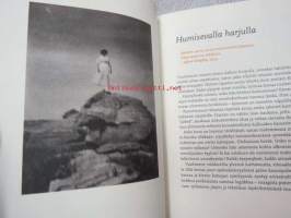 Nimettömät  - Kansanvalokuvauksen maaginen maailma