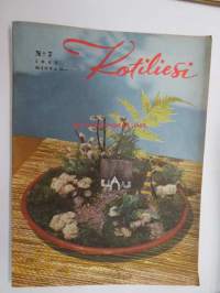 Kotiliesi 1945 nr 7, sis. mm. seur. artikkelit / kuvat / mainokset; Kansikuva sommitellut Doris Bengström, Kestilä Silo, Kotoisten keksintöjen kodikas pappila -