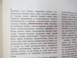 Tropit - Suomalaisten kirjailijoiden kokemuksia lääkkeiden ja lääkäreiden parissa - Farmos Oy:n kustantama lahjakirja sidosryhmilleen