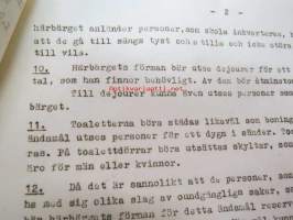 Åbo Is. Central Byrå IV -Turun Ilmasuojelukeskuksen käskyjä 4kpl ajalta 6.6.-18.6.1944, salaiseksi leimattuja, koskevat sen toimintaa, ruotsinkielisiä