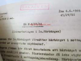 Åbo Is. Central Byrå IV -Turun Ilmasuojelukeskuksen käskyjä 4kpl ajalta 6.6.-18.6.1944, salaiseksi leimattuja, koskevat sen toimintaa, ruotsinkielisiä