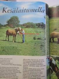 Me naiset 1967 nr 32 -mm. Riikinkukko Chelseasta Timothy Whildborne, Leirintäteatterissa on puku vapaa, Saapasjalkatyttö Nancy Sinatra, Haarlemin ihmeparantaja