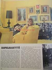 Me naiset 1967 nr 32 -mm. Riikinkukko Chelseasta Timothy Whildborne, Leirintäteatterissa on puku vapaa, Saapasjalkatyttö Nancy Sinatra, Haarlemin ihmeparantaja