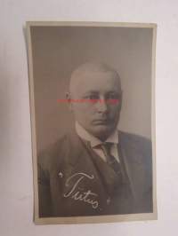 Kaarlo Kivinen &quot;Tiitus&quot; -valokuva / postikortti 1920-luvulta