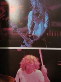 Def Leppard Hysteria - Sisältää 42 x 30 julisteen nuotti- ja sanoituskirja, Katso kuvista tarkempi sisältö