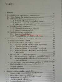 Elämänkoulu - Kouluikäisensodan kokeneiden siirtokarjalaisten oppimisen vaihtoehdot