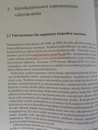 Elämänkoulu - Kouluikäisensodan kokeneiden siirtokarjalaisten oppimisen vaihtoehdot