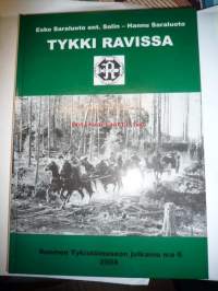 Tykki ravissa - Stadin kundina tykistösuojeluskunnan poikaosastosta jatkosodan yläsavolaisen raskaan haupitsipatterin tulenjohtajaksi Rukajärven suunnan