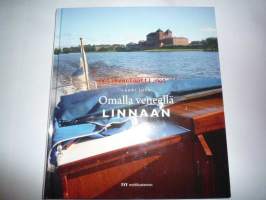 Omalla veneellä linnaan