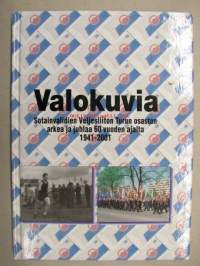 Valokuvia Sotainvalidien Veljesliiton Turun osaston arkea ja juhlaa 60 vuoden ajalta 1941-2001