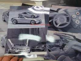 Mercedes-Benz SLR Roadster Press Information - lehdistötiedotekansio värikuvineen ja tietoineen, urheiluauton tuotannon käynnistys ja esittely