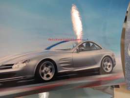 Mercedes-Benz Vision SLR Press Information - lehdistötiedotekansio värikuvineen ja tietoineen, urheiluauton konseptin esittelyä