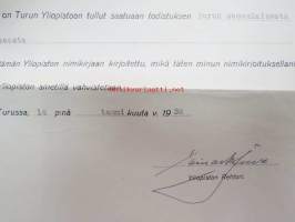 Turun Yliopisto - Eero Vasara, joka on Turun Yliopistoon tullut saatuaan todistuksen Turun suomalaisesta lyseosta on tämän Yliopiston nimikirjaan kirjoitettu,