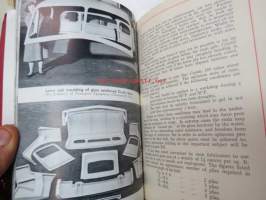 Polyester Handbook 1957 -muovin / lasikuidun voittolulun alkutaipaleen kirja, jossa selostetaan teknisiä ominaisuuksia, työstettävyyttä, muotoilua jne.,