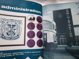 Bob Jones University 1961 Vintage &quot;Petimus credimus&quot; -amerikkalaisen, voimakkaasti uskonnollissävytteisen, yliopiston vuosikirja - chi kappa delta sophomores