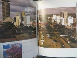 The book of Kenya. (Kuvateos Keniasta)