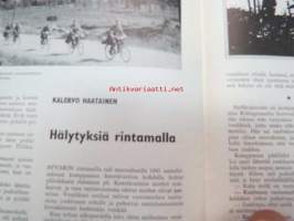 Kansa Taisteli 1963 nr 11, sis. seur. artikkelit; Toivo Vuorela - Raatteen tiellä ensin vetäydyttiin, Akseli Sario - Rantapyssyjä hoitelemassa, Lauri Leikonen -