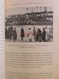 Suomen Marsalkan muistelmat, G. Mannerheimin muistelmien I-II, 260 kuvaa, 30 karttaa, 1 karttaliite ja henkilöhakemisto.