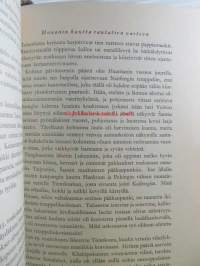 Suomen Marsalkan muistelmat, G. Mannerheimin muistelmien I-II, 260 kuvaa, 30 karttaa, 1 karttaliite ja henkilöhakemisto.