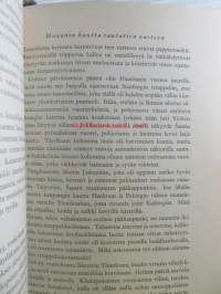 Suomen Marsalkan muistelmat, G. Mannerheimin muistelmien I-II, 260 kuvaa, 30 karttaa, 1 karttaliite ja henkilöhakemisto.