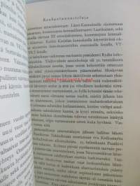 Suomen Marsalkan muistelmat, G. Mannerheimin muistelmien I-II, 260 kuvaa, 30 karttaa, 1 karttaliite ja henkilöhakemisto.