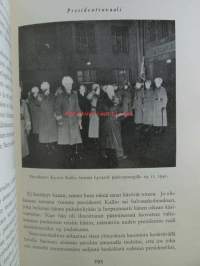 Suomen Marsalkan muistelmat, G. Mannerheimin muistelmien I-II, 260 kuvaa, 30 karttaa, 1 karttaliite ja henkilöhakemisto.