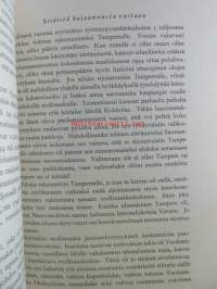 Suomen Marsalkan muistelmat, G. Mannerheimin muistelmien I-II, 260 kuvaa, 30 karttaa, 1 karttaliite ja henkilöhakemisto.