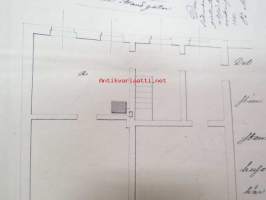 &quot;Dessain&quot; (=design?) att i gården No 2 i 1sta Quarteret af 6te Stadsdelen tillhörig Handlanden Carl Magnus Dahlström, inrätta, i det mindre, emot Wästra