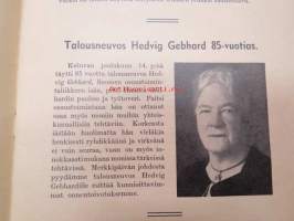 Karjatalous 1952 nr 25 sis. mm. seur. artikkelit / kuvat / mainokset; Syksyn rehutilanne, Hedvig Gebhard 85-vuotias, Uusia lypsäjämestareita Uudenmaan