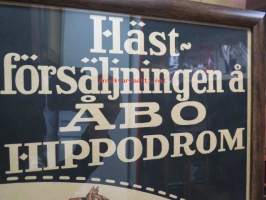 Hevosmyyjäiset Turun Hippodromilla 1914-1915 -kehystetty, alkuperäinen juliste
