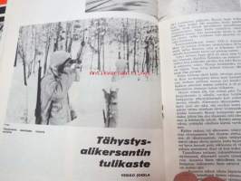 Kansa Taisteli 1967 nr 1, sis. seur. artikkelit; Leo A. Säkkinen - Pakoon, pakoon!, Lasse Elomaa - Emmekö me aliupseerit siihen kelpaa, Vilho Manninen - Rajamies