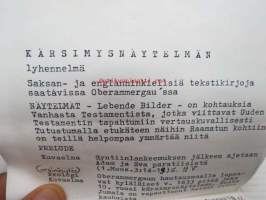 The Oberammergau Passion Play 1634-1984 Text (in english) Väridiasarja + suomenkieliset käännökset