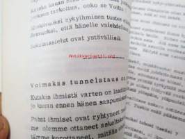 Elämä ja henki (pirstaleita) - Harrastelijafilosofi Tarmo Jokinen on kirjoittanut elämänkokemuksiensa perusteella - Kirjassa on mieltelmiä, runoja, balladeja -