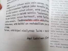Kamenin temput - Ufokirja, kertoo kahdesta suomalaisesta kontaktihenkilöstä - Pekka Siitoin -tuotantoa - Teos sisältää kirjaluettelon, jossa Siitoinin ja