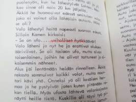 Kamenin temput - Ufokirja, kertoo kahdesta suomalaisesta kontaktihenkilöstä - Pekka Siitoin -tuotantoa - Teos sisältää kirjaluettelon, jossa Siitoinin ja