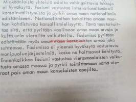 Demokratia vaiko fasismi - Pekka Siitoin -tuotantoa, punakantinen