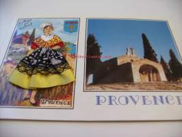 Kansanpuku  - naisella aidot kangasvaatteet   postikortti