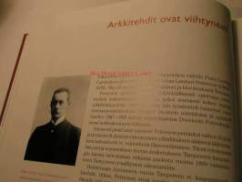 Sadan vuoden urakka. Tampereen talojen rakentajat 1902-2002