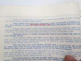 Tyttöjen ja poikien liikennekirja - vuonna 1953 poliisitarkastaja Fjalar Jarvan suunnittelun ja tekstien pohjalta kuvittaneet opettajat Hilkka ja Ilpo Impivaara,
