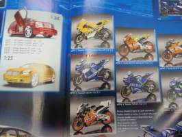 Revell Modell-Collection 2007 Die-Cast 1:18, Slot-Cars 1:32 -kuvasto, pienoismalliautot
